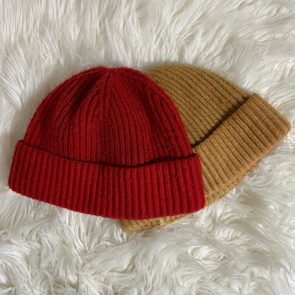 🌹 SOLD 🌹 Bundle of 2 🐟 Fishermen caps in red & yellow